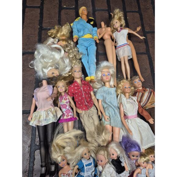Vintage Barbie Lot With Extras - Picture 2 of 5